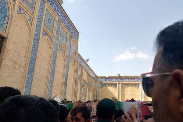 تشییع پیکر شهید دانش‌آموز در شاهچراغ(ع)