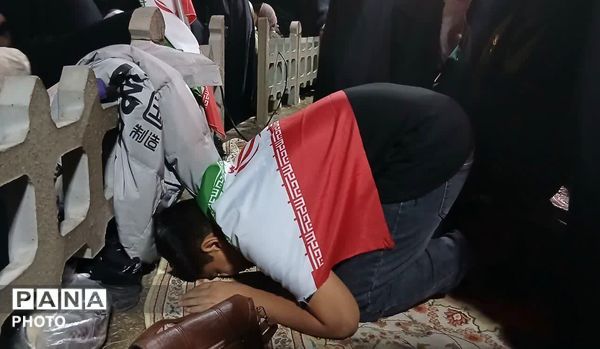 حضور مقتدرانه‌ مردم قم در اجتماعات شبانه‌ میدان توحید
