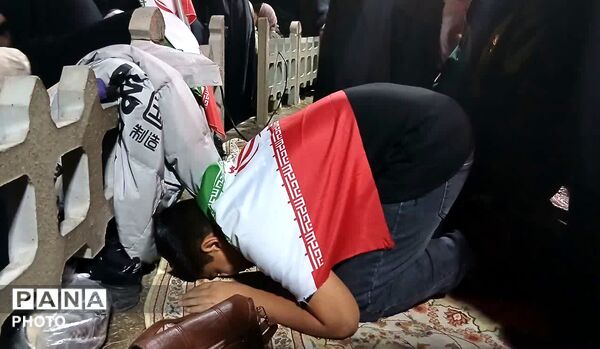 حضور مقتدرانه‌ مردم قم در اجتماعات شبانه‌ میدان توحید