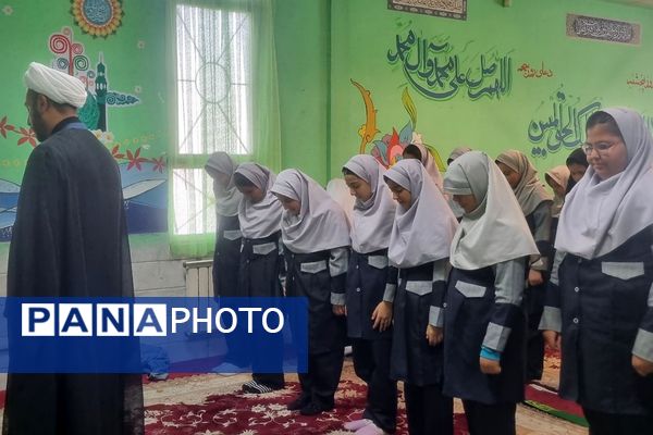 برگزاری مراسم به مناسبت ایام فاطمیه در دبستان راهیان نور ناحیه دو شهرری 