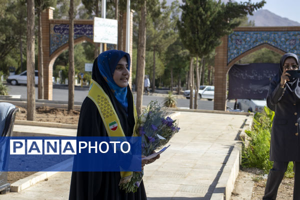استاندار مرکزی در محلات؛ تجدید میثاق با شهدا و افتتاح ۸۳۴ میلیارد ریال پروژه عمرانی در هفته دولت