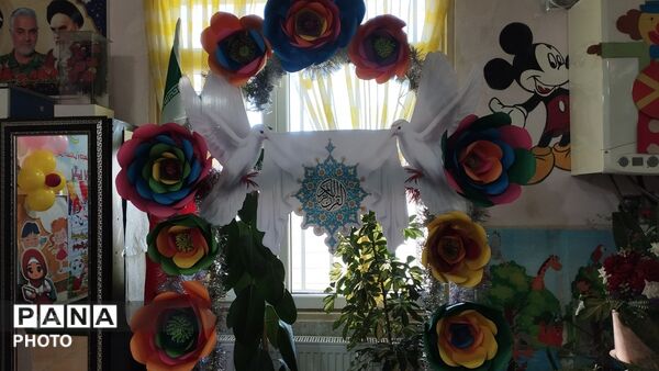 جشن شکوفه‌ های بهاری در دبستان یکی یه دونه الیگودرز
