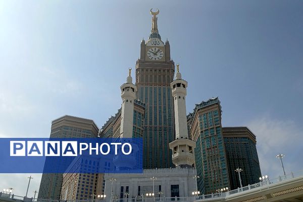 حضور دانش‌آموزان در مکه مکرمه 