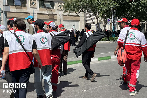 مشهد در سوگ؛ بدرقه باشکوه رهبر شهید انقلاب در جوار بارگاه رضوی