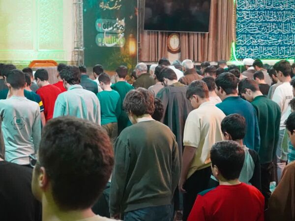 جلوه‌ای از اعتکاف دانش‌آموزی در مسجد امام علی‌بن‌ابی‌طالب (ع)