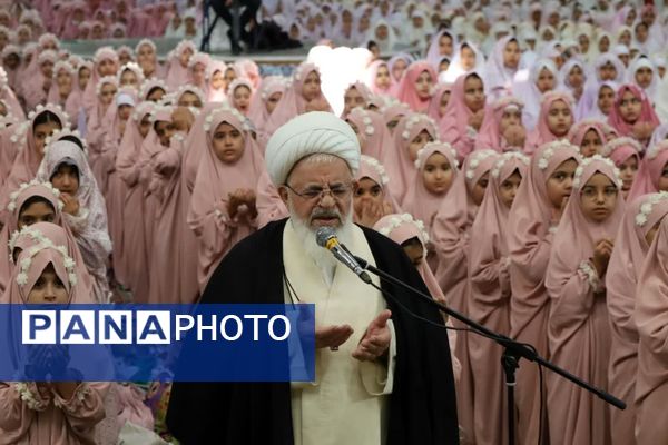 مراسم جشن تکلیف متمرکز ۳۰۰۰ نفره ویژه دانش‌آموزان دختر شهر یزد