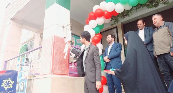 نواختن زنگ استکبارستیزی همزمان با برگزاری بیست و هفتمین دوره انتخابات شورای دانش‌آموزی در آموزشگاه فرزانگان ملارد