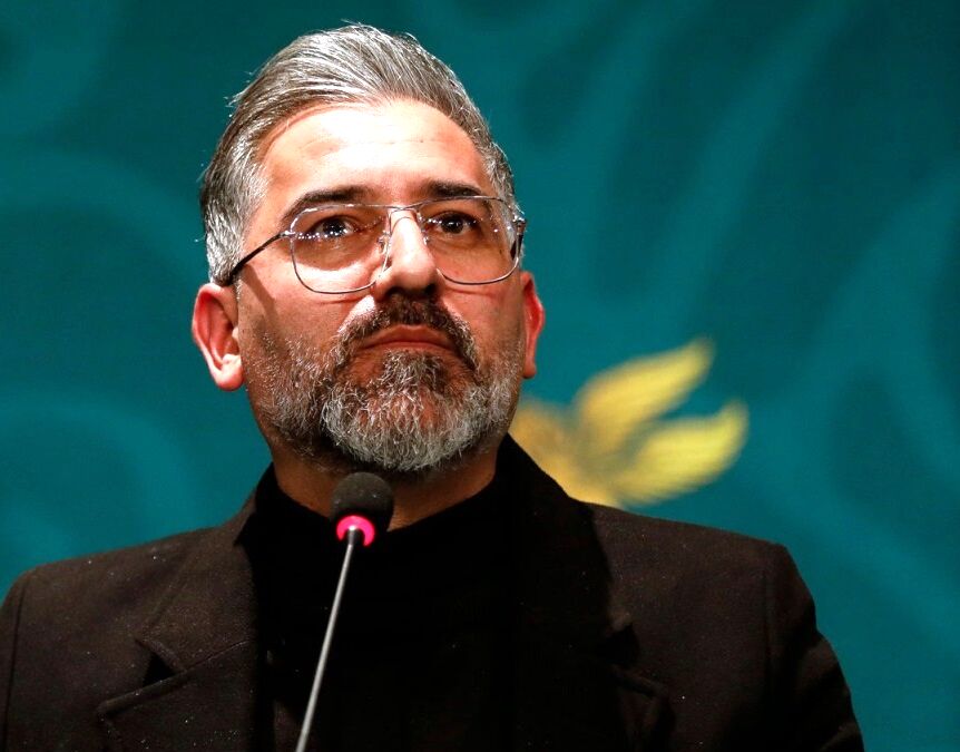 داوران و مسئولان، کمدی را هم بعنوان یک ژانر بپذیرند و توجه بیشتری به آن داشته باشند
