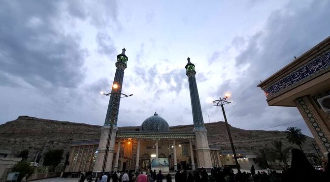 تعویض پرچم امامزاده میرعلی بن حسین(ع) لارستان 