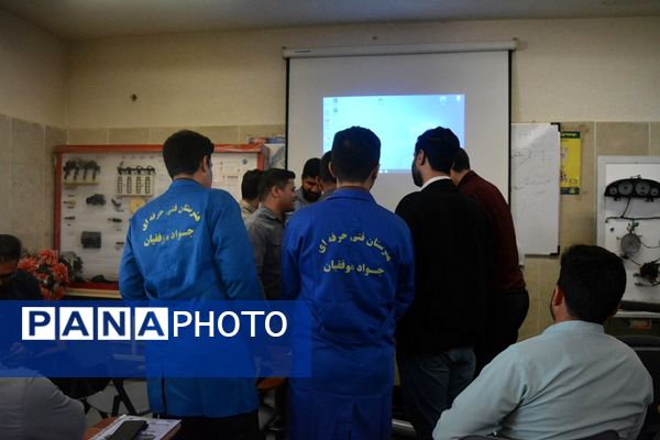 کارگاه آموزشی آشنایی با سیستم موتور و سوخت‌رسانی خودرو در بهارستان 2