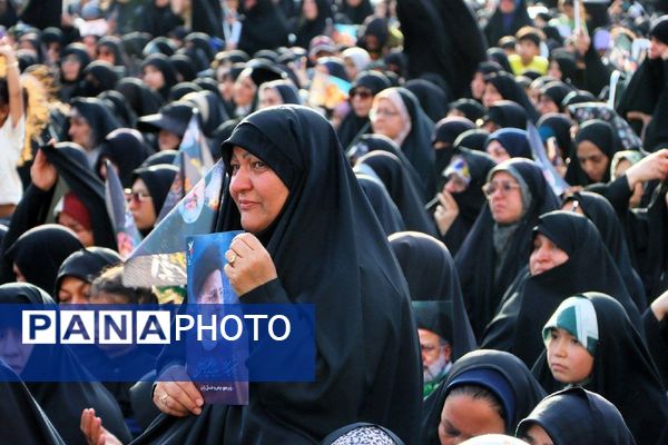 نخستین سالگرد خادم‌الرضا (علیه‌السلام) شهید آیت‌الله سید ابراهیم رئیسی در عرصه میدان شهدا مشهد 