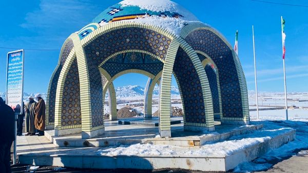 غبارروبی گلزار شهدای گمنام شهرستان باخرز