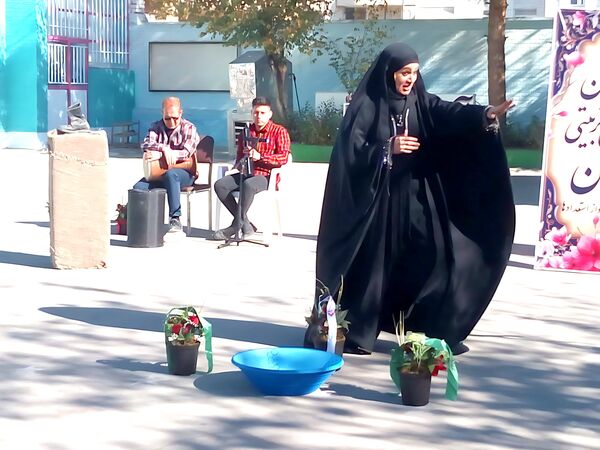 تئاتر خیابانی ارتفاعات الله اکبر در دبیرستان فاطمیه