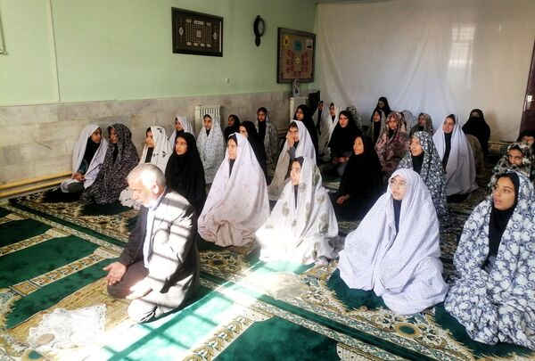 جلسه جهاد اسلامی حجاب و عفاف دختران در دبیرستان حاج مهدی روحانی شهرستان خلیل آباد 