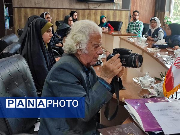 تقدیر از دانش آموز خبرنگاران پانا در قائمشهر