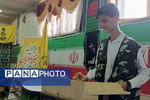 برگزاری مراسم هفته بسیج در هنرستان مجتمع فنی حرفه‌ای تهران در بهارستان‌دو