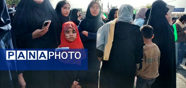 حضور دانش‌آموزان مدرسه نمونه دولتی علی ابن ابی طالب جیرفت در راهپیمایی یوم الله ۲۲ بهمن