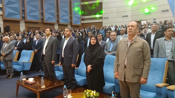 معلم قلب تپنده پایتخت دانایی