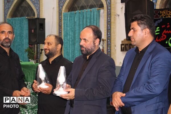نظرآباد میزبان آیین بزرگداشت رهبر شهید با حضور مسئولان و دانش‌آموزان