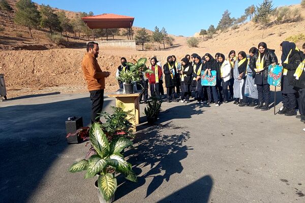 اعزام دانش آموزان شهرستان ورامین به اردو یک روزه تمشک