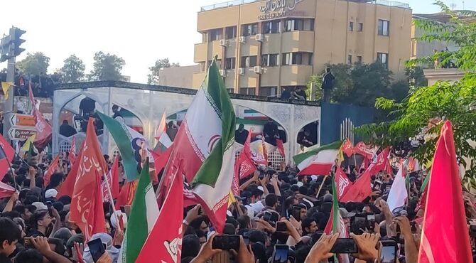 تشیع پیکر مطهر رهبر شهید در مشهد