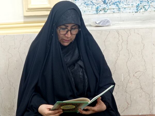 برگزاری محفل انس با قرآن‌کریم در بندرخمیر به نیابت از شهدای‌ خدمت