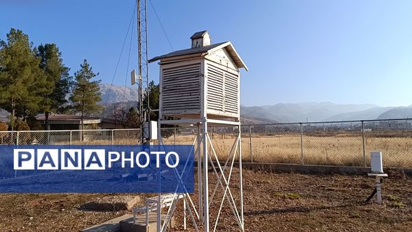 بازدید دانش‌آموزان مدرسه الزهرا یاسوج  از ایستگاه هواشناسی