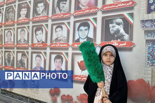 غبارروبی مزار شهدا در امام زاده حسن(ع) نسیم‌شهر