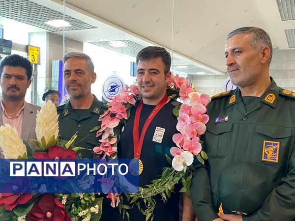 بازگشت میثم حاج بابایی قهرمان پارالمپیک به سرزمین مادری