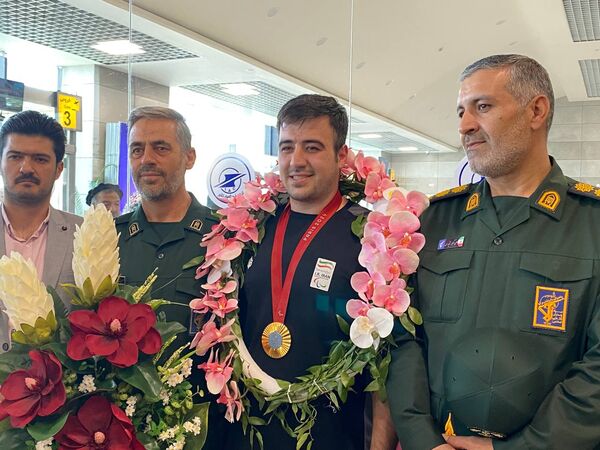 بازگشت میثم حاج بابایی قهرمان پارالمپیک به سرزمین مادری