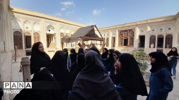 بازدید آموزشی دانش‌آموزان دبیرستان امام خمینی (ره) از موزه آب و طرح داناب