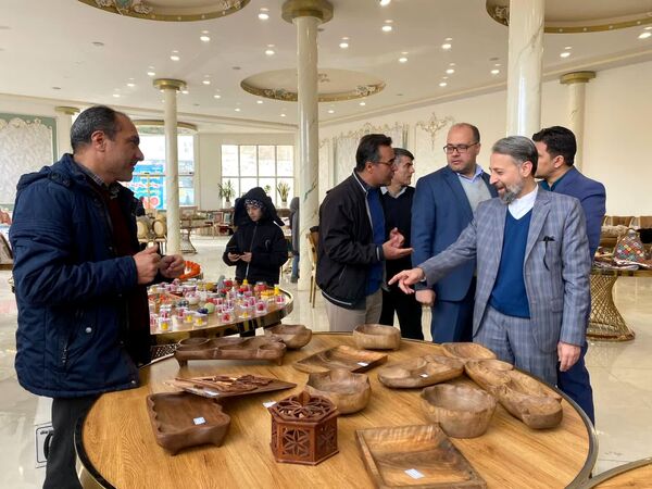نمایشگاه صنایع دستی در کوهسرخ