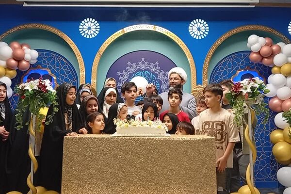 آیین جشن تولد فرزندان شهدا در مسجد مقدس جمکران