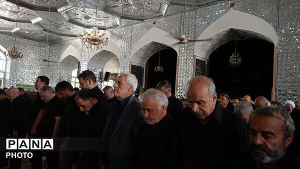 اقامه نماز ظهر عاشورا در کاشمر