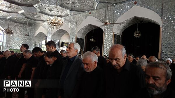 اقامه نماز ظهر عاشورا در کاشمر