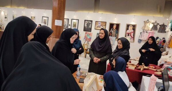 نمایشگاه آثار هنری دانش‌آموزان هنرستان محمودیه بجنورد 