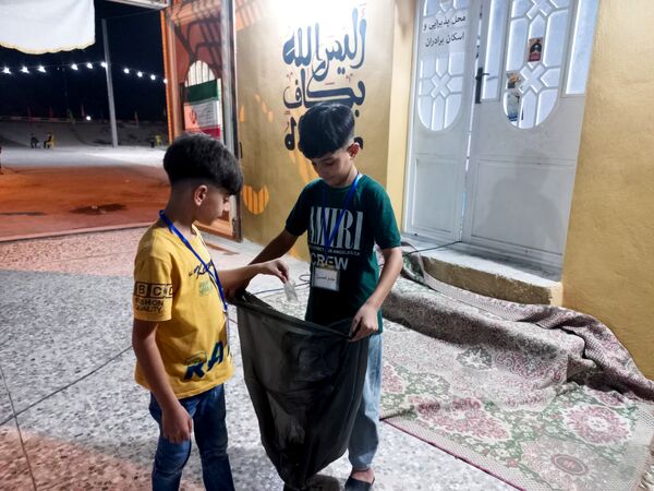 لذت خدمت به زوار در کنار خانواده