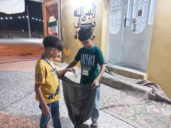 لذت خدمت به زوار در کنار خانواده