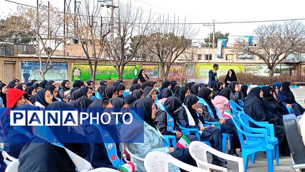 نواختن زنگ انقلاب در دبیرستان نمونه ایمان