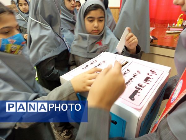 هیجان انتخابات شورای دانش‌آموزی در دبیرستان مصلی نژاد حضرت زینب