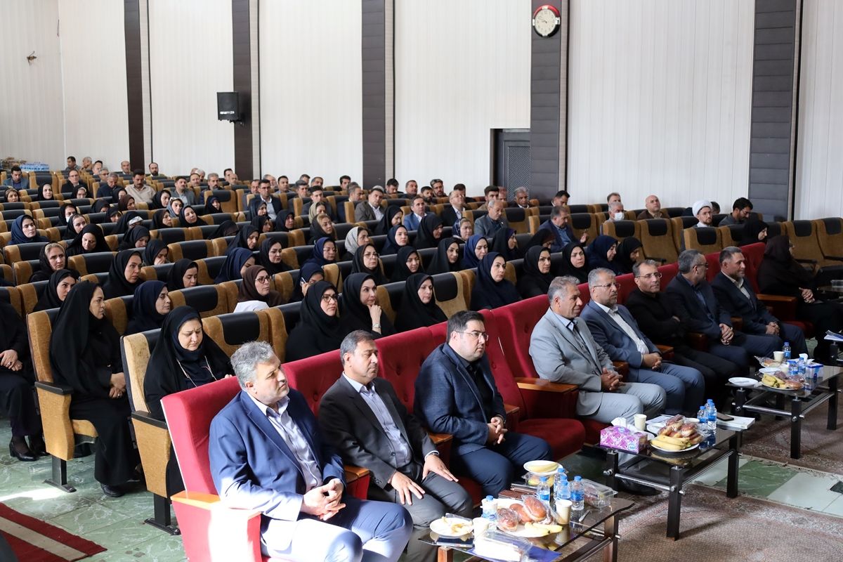 مراسم هفته پیوند اولیا و‌ مربیان در آذربایجان غربی