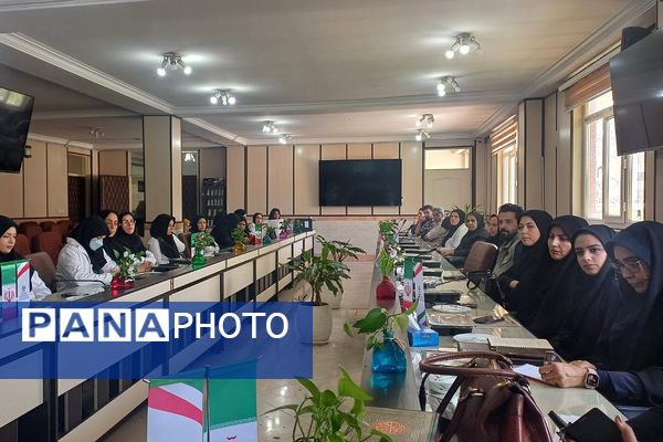 تقدیر از مراقبین سلامت و ارگان‌های مرتبط با حوزه سلامت در اداره آموزش و پرورش شهریار 