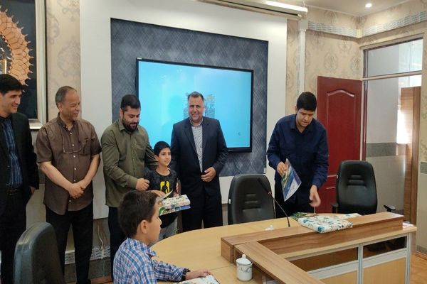 تجلیل از برگزیدگان پویش رأی با خانواده در نیشابور