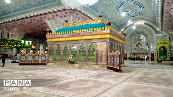 اجرای همگانی سرود «ایرانمون» توسط دانش‌آموزان البرزی در حرم امام خمینی (ره) و بهشت زهرا (س)