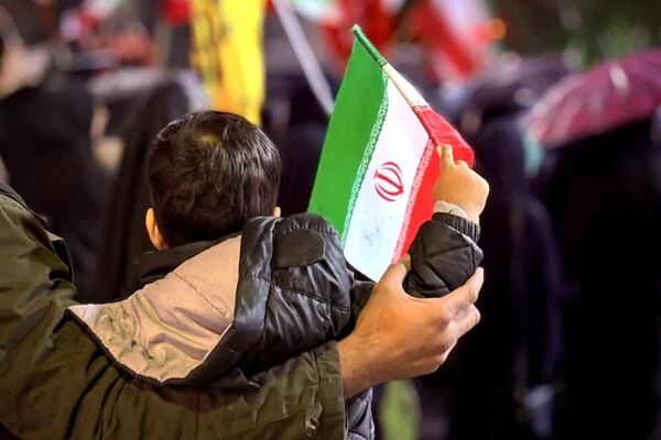 اتحاد پدر و پسری در قلب تپنده ی ملت