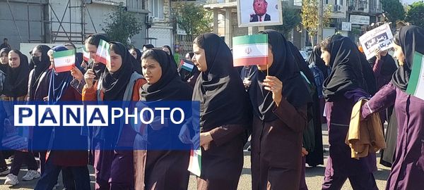 13 آبان متحد و استوار در مقابل استکبار