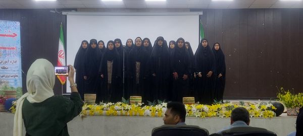 رقابت گروه‌های سرود منطقه‌ای در کانون شهید رضاپور فین