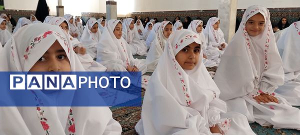 مراسم جشن تکلیف دختران دانش‌آموزی در گرماب