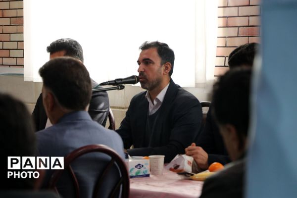 همایش مدیران کانون‌های فرهنگی‌تربیتی و اردوگاه‌های لرستان به میزبانی شهرستان دورود 