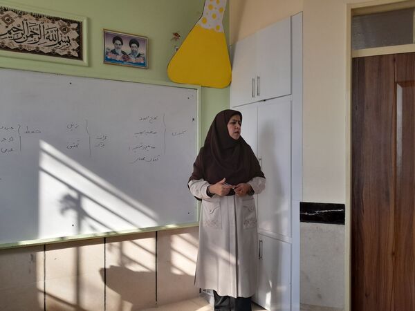 کارگاه اطلاع رسانی مسابقات قرآن ، عترت و نماز در دبیرستان مادرمهربان خلیل آباد